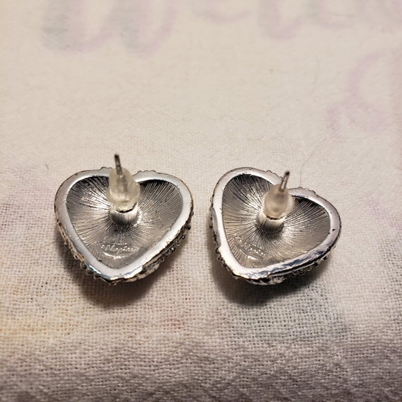 Beautiful Vintage Napier Silvertone Heart Pierced Earrings with crystals - Picture 4 of 7